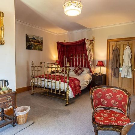 Taldraeth - Old Vicarage Guest House Penrhyndeudreath Extérieur photo