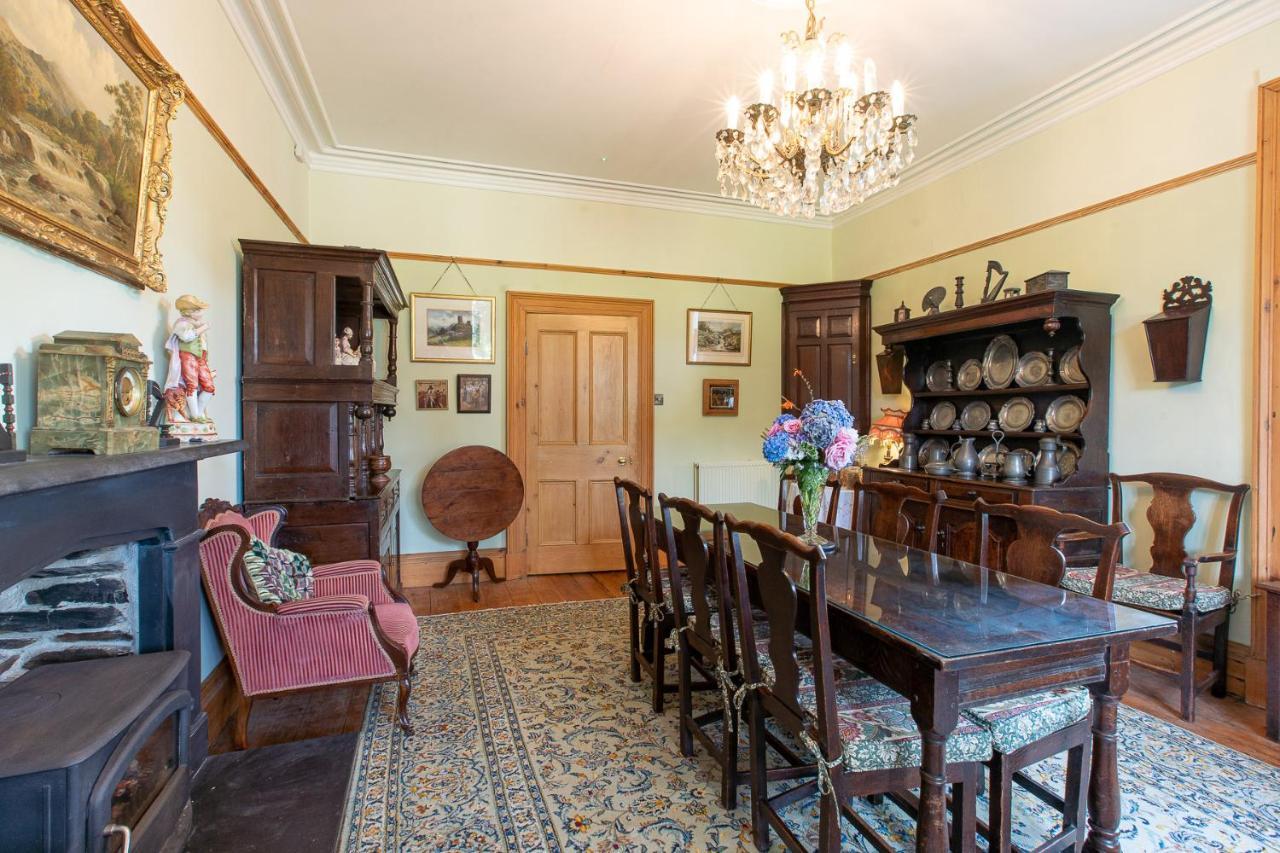 Taldraeth - Old Vicarage Guest House Penrhyndeudreath Extérieur photo