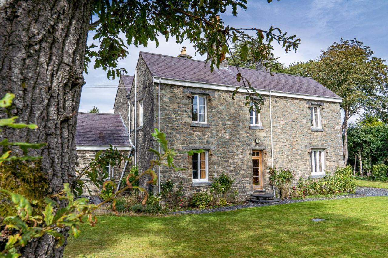 Taldraeth - Old Vicarage Guest House Penrhyndeudreath Extérieur photo