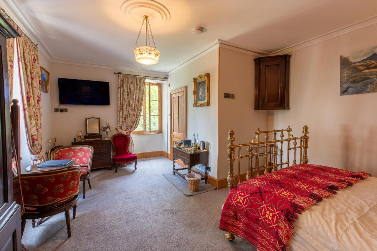 Taldraeth - Old Vicarage Guest House Penrhyndeudreath Extérieur photo