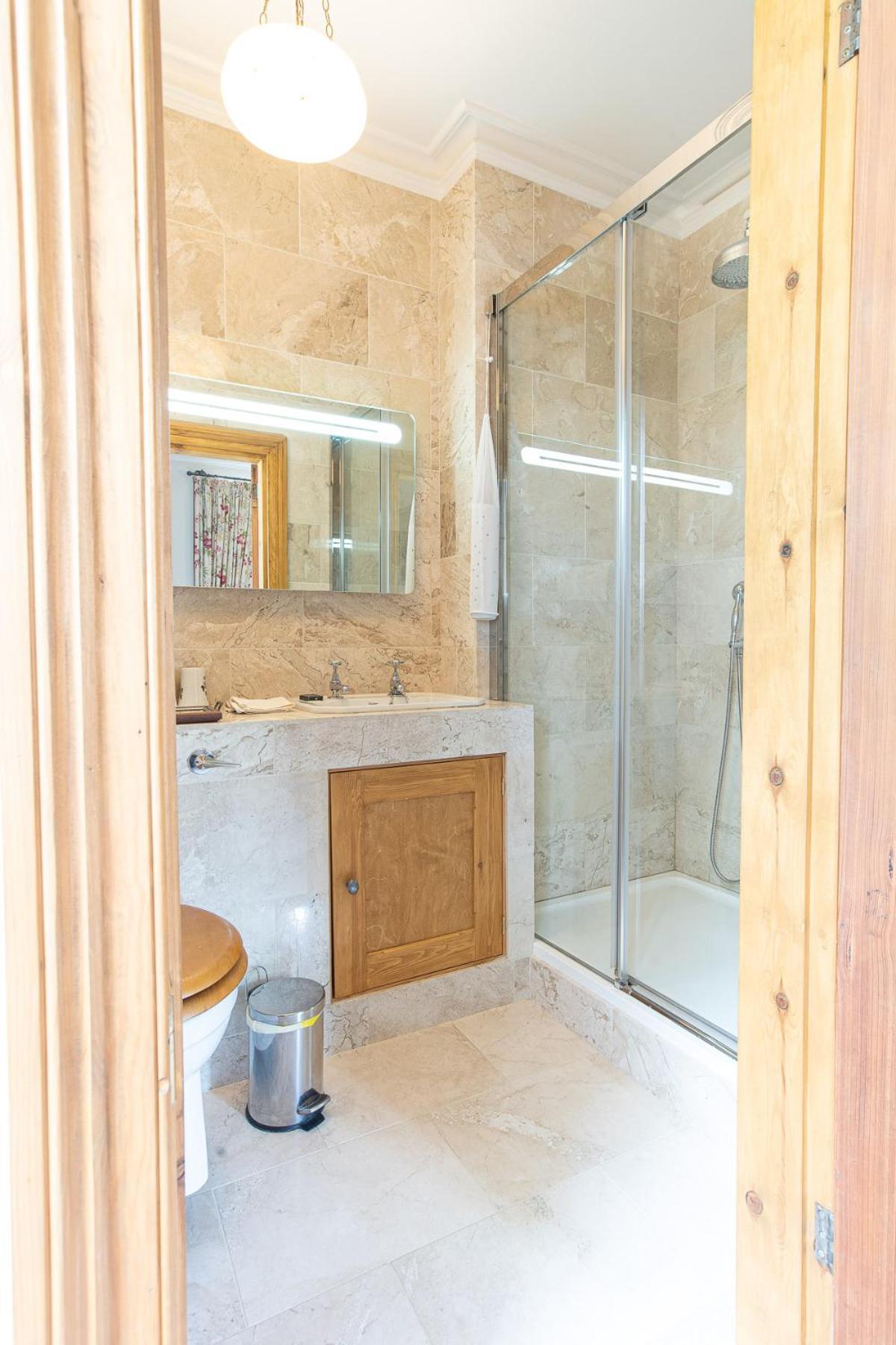Taldraeth - Old Vicarage Guest House Penrhyndeudreath Chambre photo